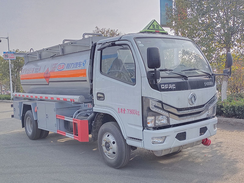 东风4.5方易燃液体罐式运输车 东风4.5方易燃液体罐式运输车