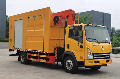 大运牌树枝修剪粉碎车 大运牌树枝修剪粉碎车